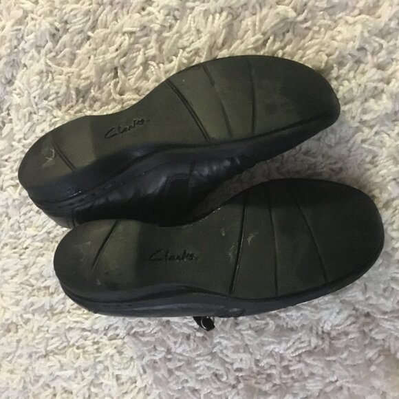 Clarks Black Leather Zipper Shoes - Picture 2 of 10